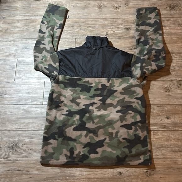 Columbia Camo Fleece With Black Trim Size Large - Picture 7 of 8